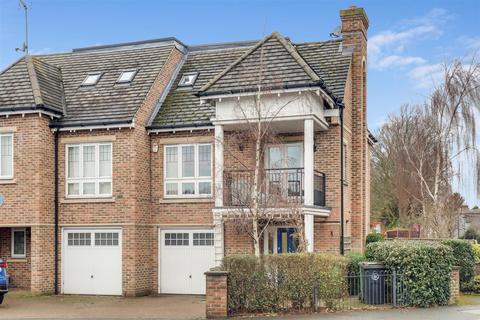 207 Ember Lane, East Molesey, KT8 0BU