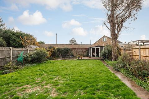 20 Dean Road, Hampton, TW12 3JL