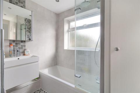 20 Dean Road, Hampton, TW12 3JL