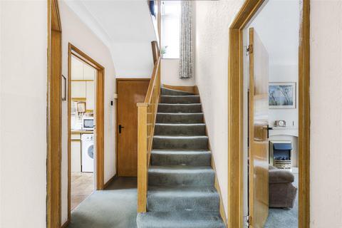 6 Park Avenue, Enfield, EN1 2HP