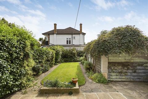 6 Park Avenue, Enfield, EN1 2HP