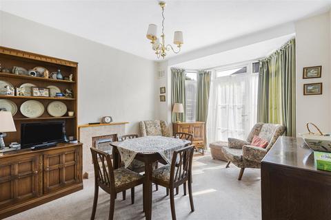 6 Park Avenue, Enfield, EN1 2HP