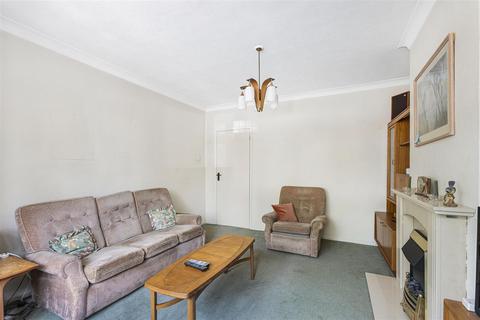 6 Park Avenue, Enfield, EN1 2HP