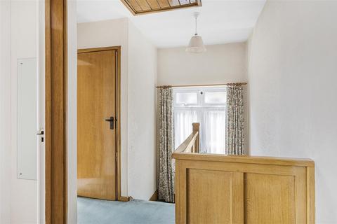 6 Park Avenue, Enfield, EN1 2HP