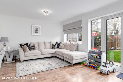 14 Fern Close, Broxbourne, EN10 6NZ
