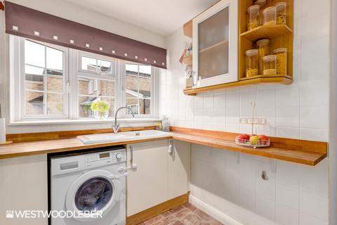 14 Fern Close, Broxbourne, EN10 6NZ