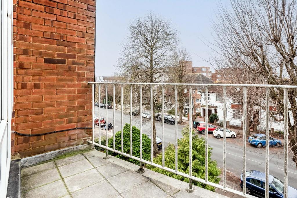 Palmeira Avenue, Hove 2 bed flat for sale £300,000