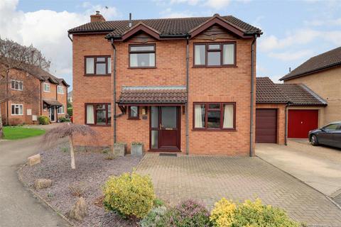 12 Fircroft Close, Hucclecote, Gloucester, GL3 3DW