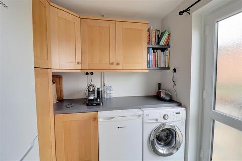 12 Fircroft Close, Hucclecote, Gloucester, GL3 3DW