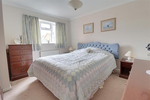 12 Fircroft Close, Hucclecote, Gloucester, GL3 3DW