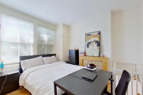 2 bedroom maisonette for sale, Penwith Road, London