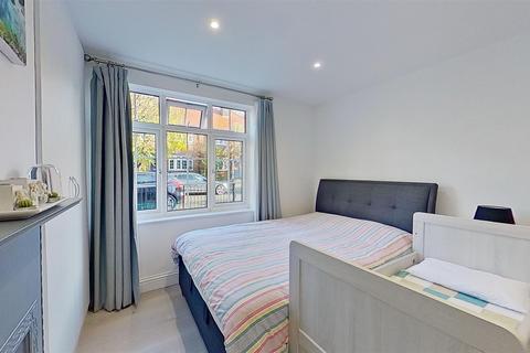 80 Godley Road, London, SW18 3HD