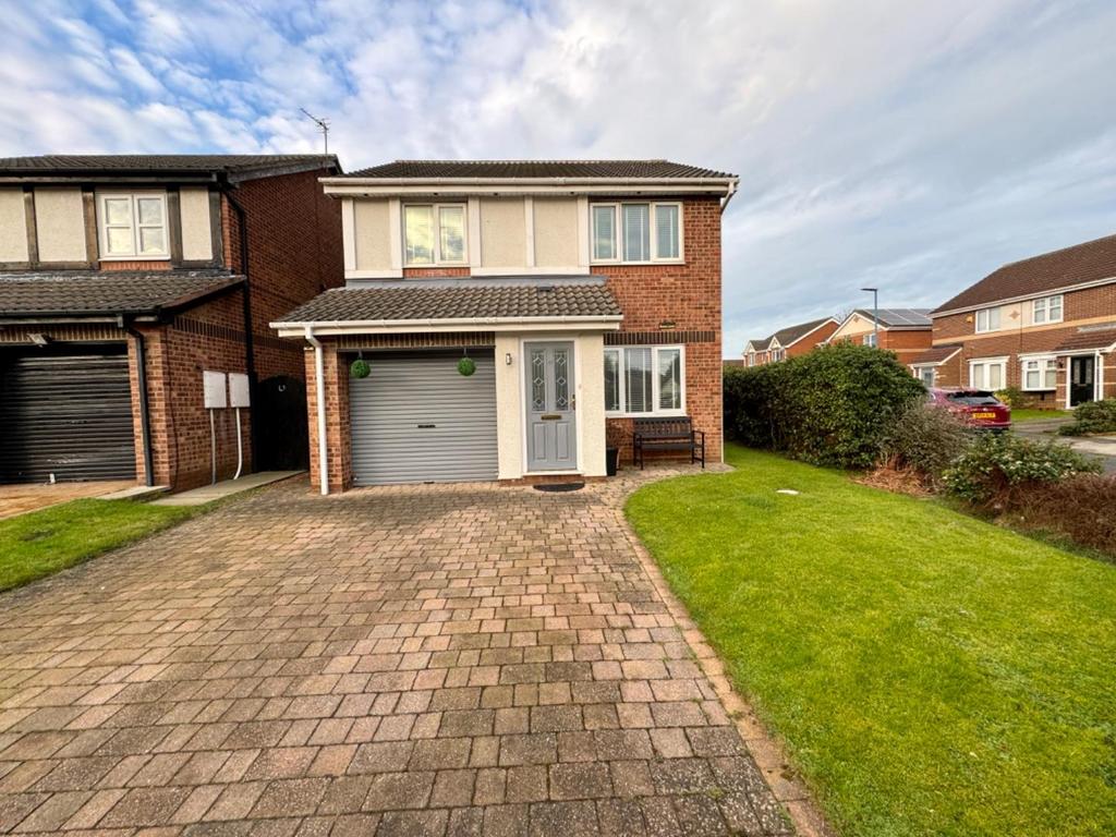 Tintagel Close, Clavering, Hartlepool 3 bed detached house for sale £