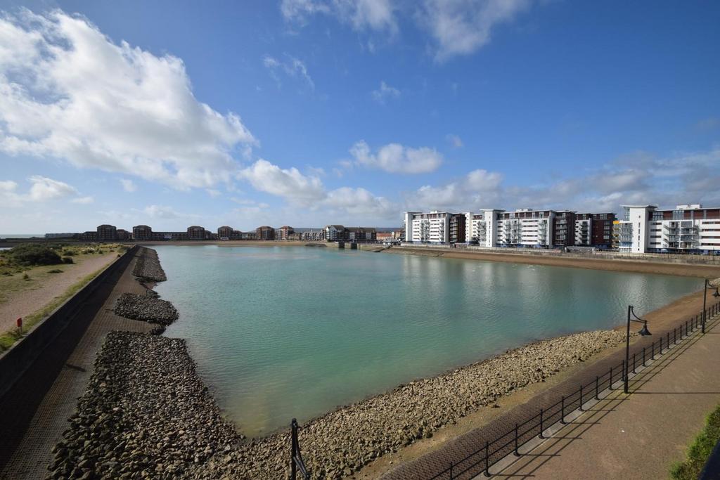 Macquarie Quay, Eastbourne BN23 2 bed property for sale £275,000