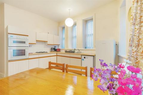 4 bedroom apartment to rent, Arkwright Road, Hampstead, NW3