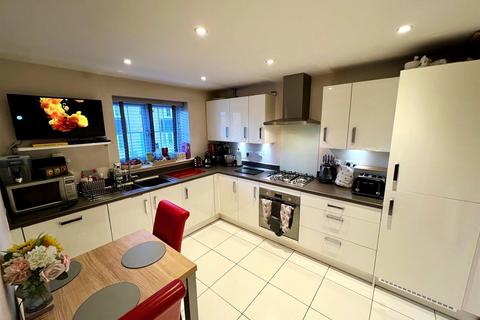 4 bedroom semi-detached house for sale, Field View Road, Congleton