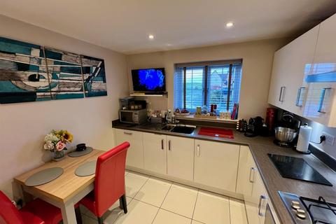 4 bedroom semi-detached house for sale, Field View Road, Congleton