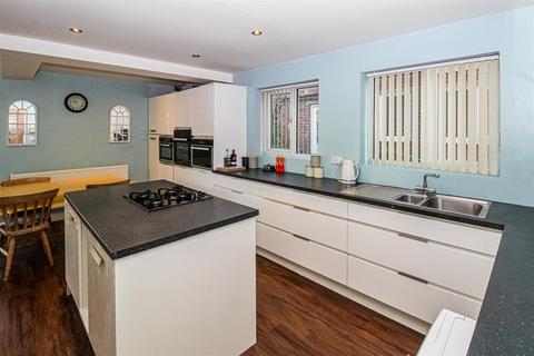3 bedroom semi-detached house for sale, Henry Avenue, Wakefield WF4