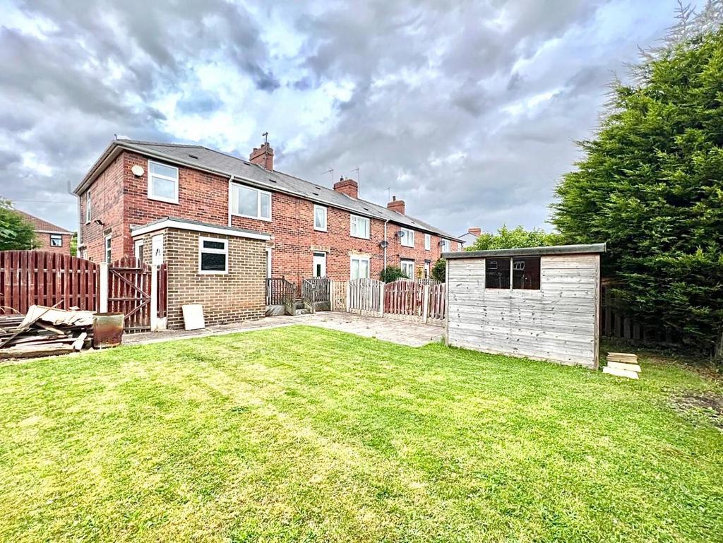 Longfields Crescent, Hoyland, Barnsley 3 bed semidetached house for