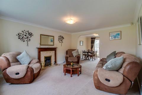3 bedroom detached house for sale, Gentian Court, Wakefield WF2