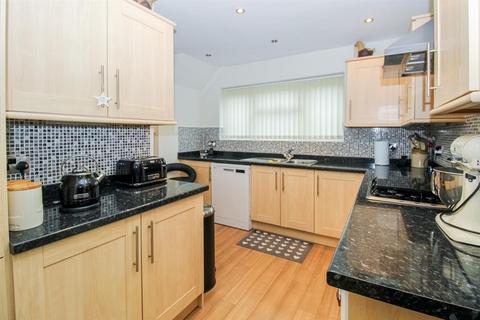 9 Cawthorne Road, Wakefield, WF2 7HW