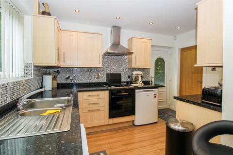 9 Cawthorne Road, Wakefield, WF2 7HW