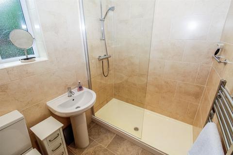 9 Cawthorne Road, Wakefield, WF2 7HW