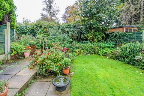 9 Cawthorne Road, Wakefield, WF2 7HW