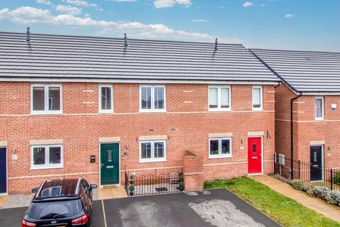 2 bedroom townhouse for sale, Little Wood Crescent, Wakefield WF1