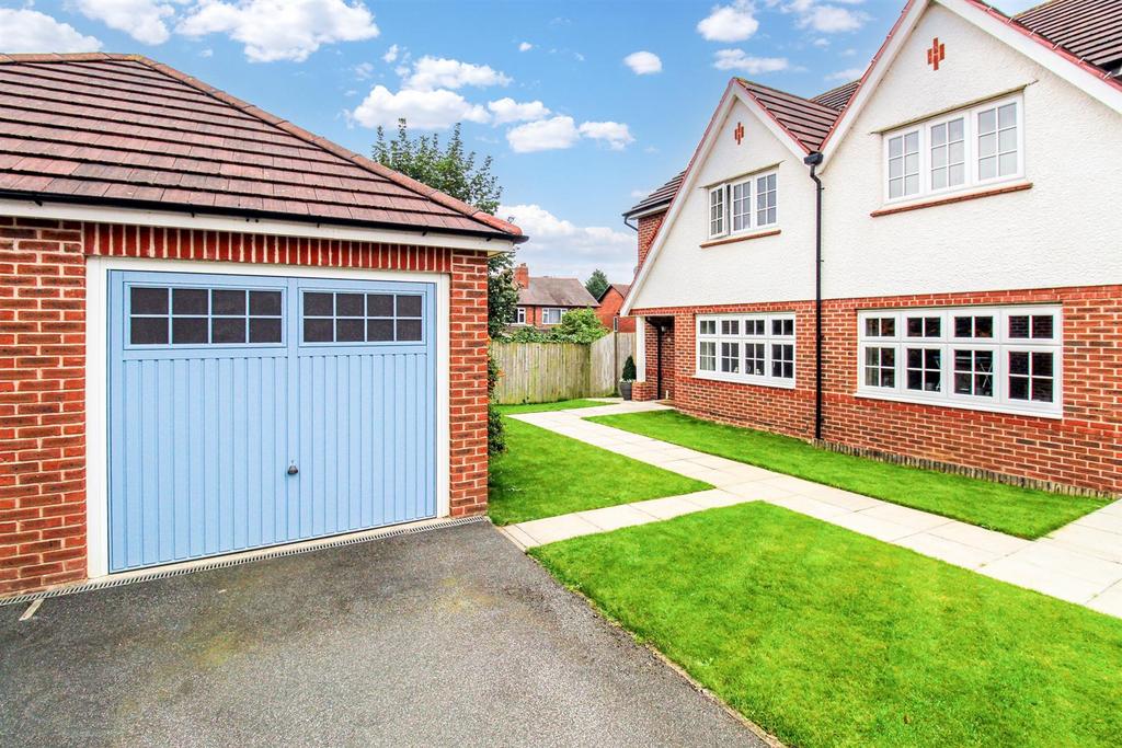 Millfield Drive, Wakefield WF1 3 bed semidetached house for sale £329,950