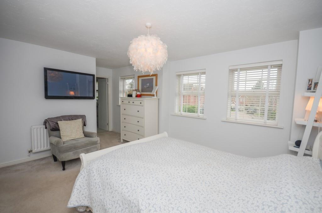Master bedroom pic 2.jpg