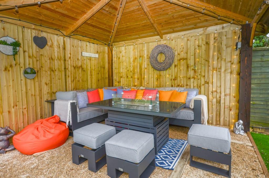 Outdoor seating area.jpg