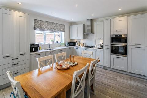 11 Fountains Close, Wakefield, WF1 4FW