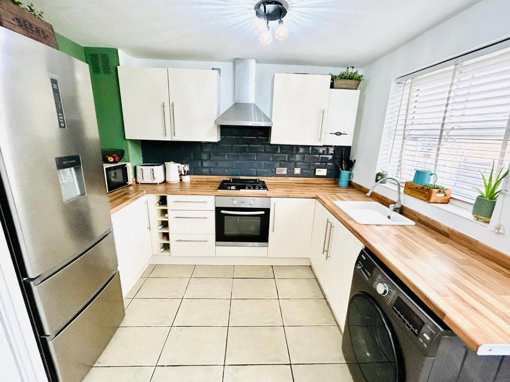 Kitchen 2.JPG