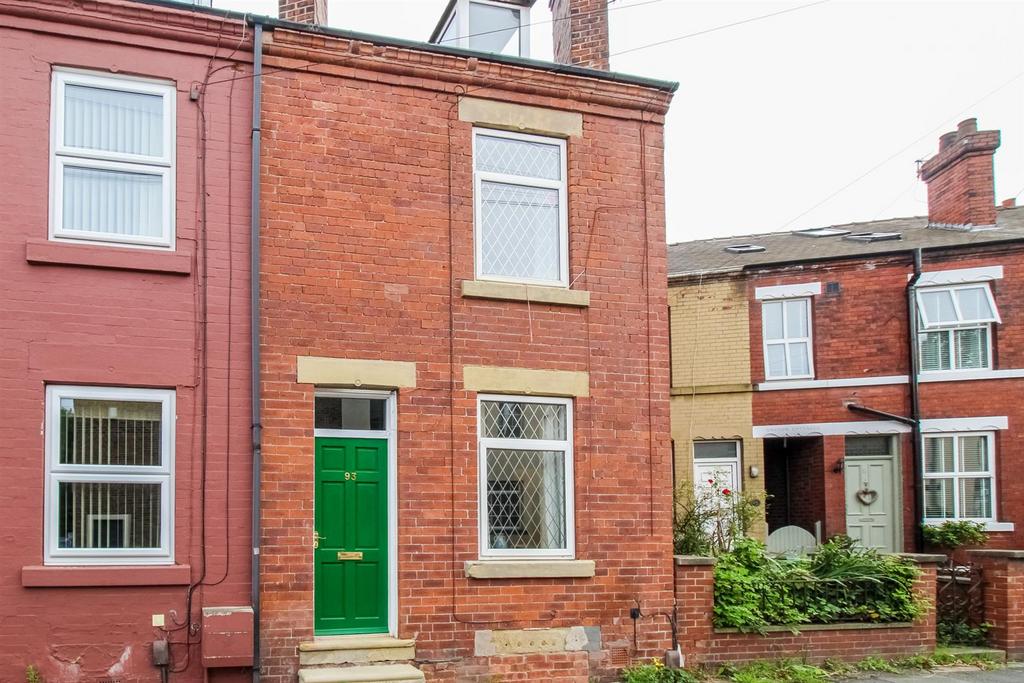 Thornes Lane, Wakefield WF2 4 bed house for sale £135,000