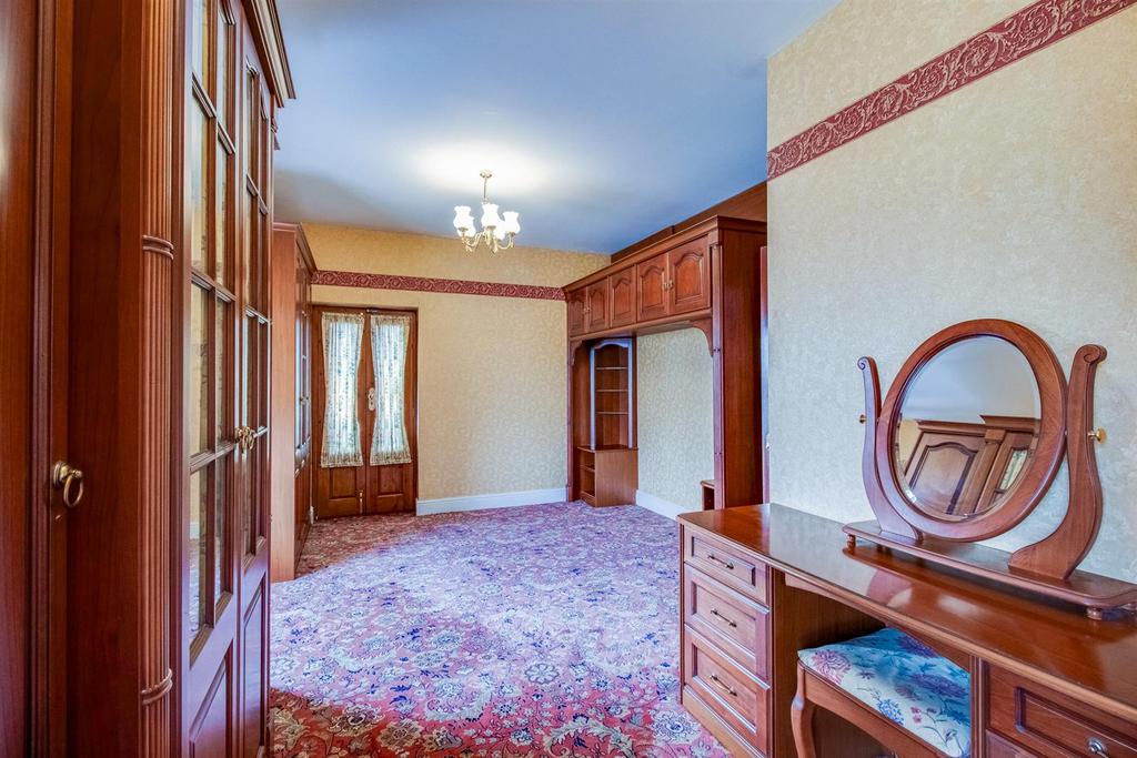 Principal bedroom