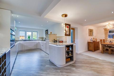 3 Welburn Close, Sandal, Wakefield, WF2 6QZ