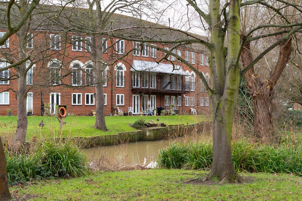 Duckmill Crescent, Bedford, Bedfordshire, MK42 2 bed apartment for sale