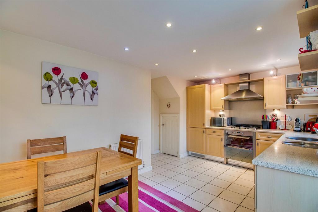 Sandpiper Road, Wakefield WF4 3 bed semidetached house for sale £259,500