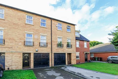 4 bedroom townhouse for sale, Stafford Terrace, Wakefield WF2