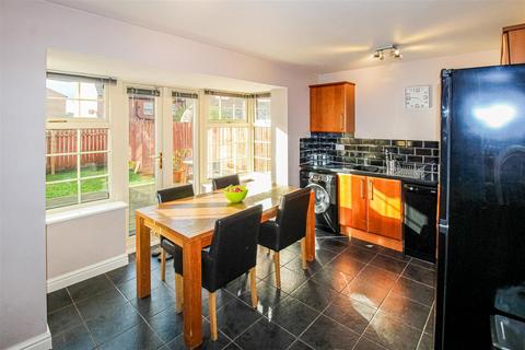 4 bedroom townhouse for sale, Stafford Terrace, Wakefield WF2