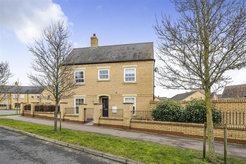 Markham Rise, Bedford 3 bed end of terrace house for sale £325,000