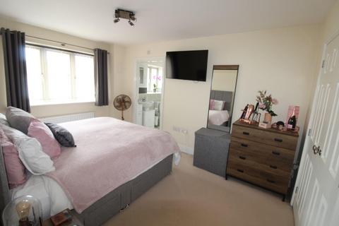 3 bedroom apartment for sale, High Street, Upton, Northampton NN5