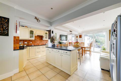 3 bedroom detached house for sale - Broomfield Avenue, Thomas A Becket, Worthing
