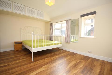 3 bedroom house to rent, Margaret Road, Guildford