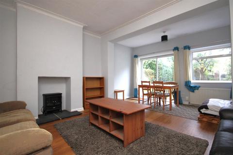 4 bedroom house to rent, Deerbarn Road, Guildford
