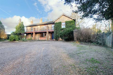 6 bedroom detached house for sale, Church Road, Ulceby LN13