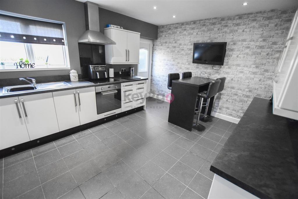 Lister Avenue, Sheffield, S12 4 bed terraced house for sale £210,000