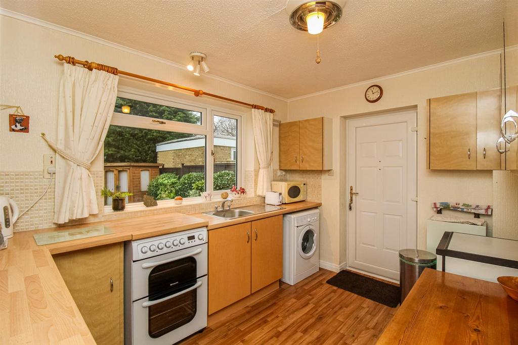 Lennox Drive, Wakefield WF2 4 bed detached house for sale £395,000