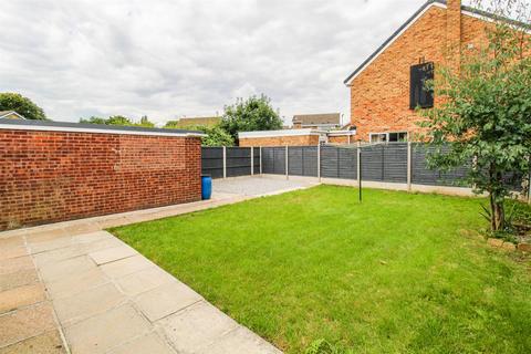 3 Wavell Grove, Wakefield, WF2 6JW